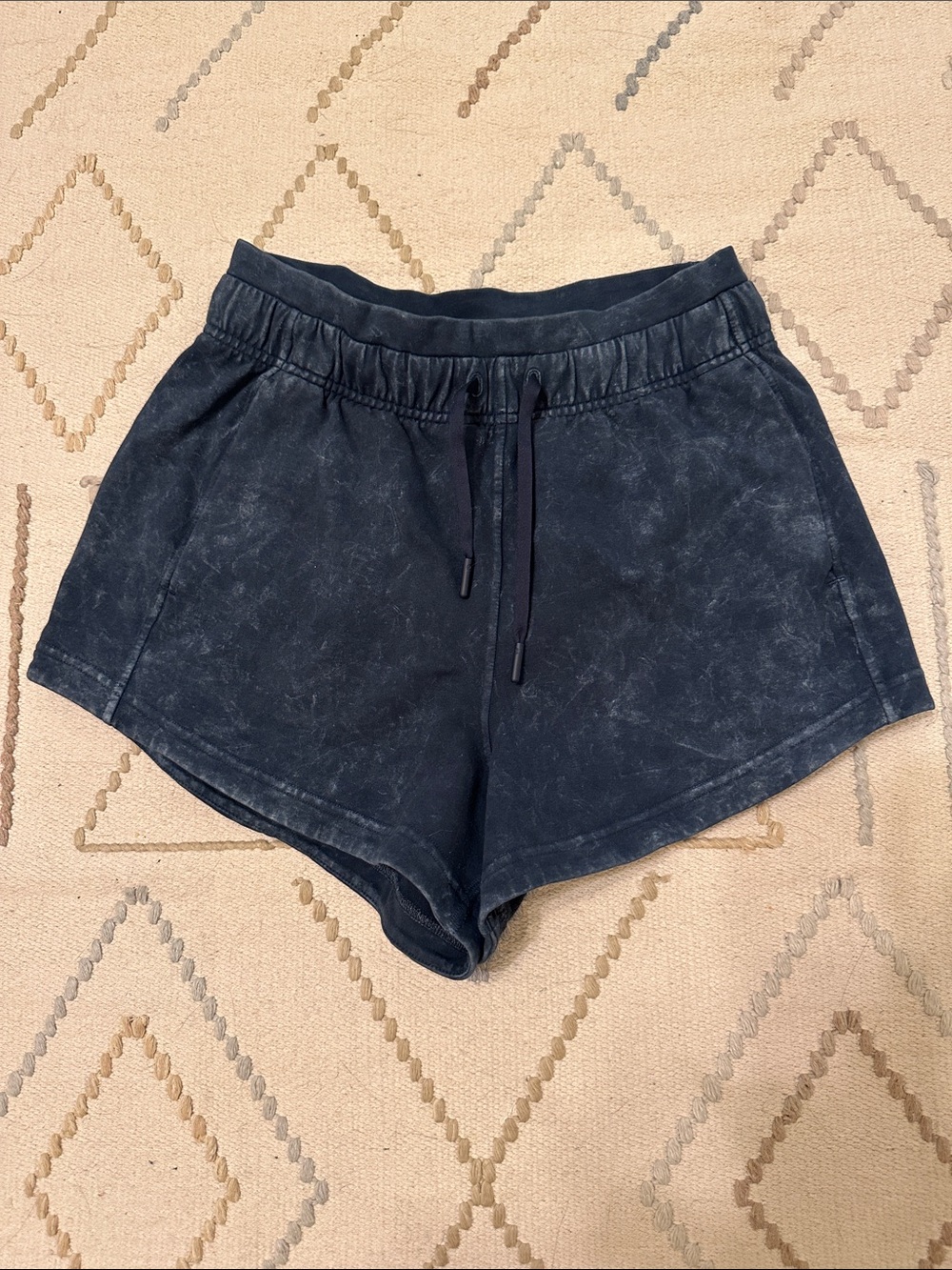 Lululemon Inner Glow High-Rise Short 3"